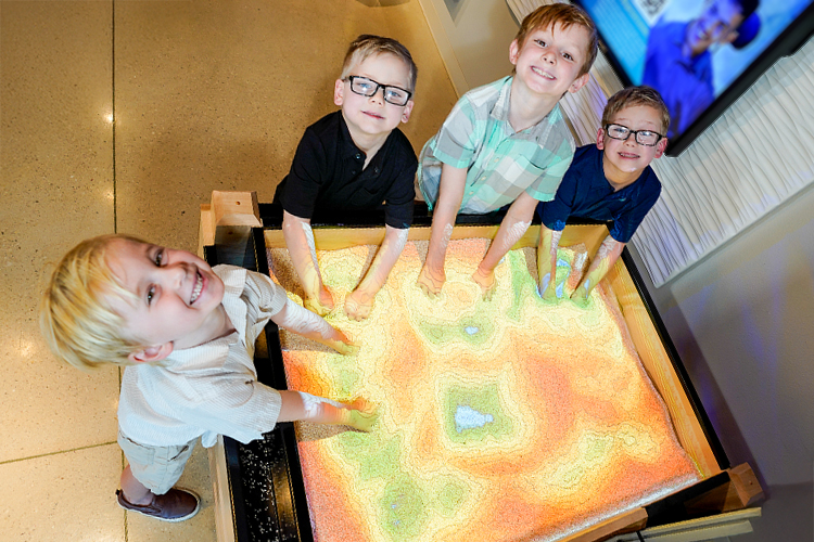 Topo box with Kids
